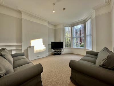 Available Now - Hamilton Gardens Main Photo