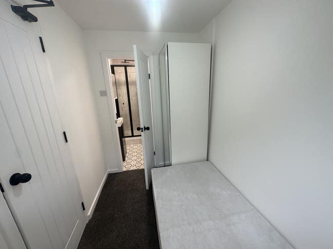 Two En-suites room available  Main Photo