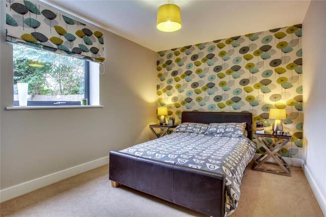 Spacious double & bathroom, fully furnished Main Photo