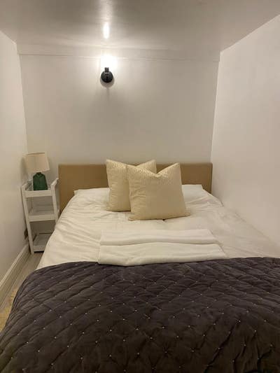 Spacious fully furnished room - Bills included  Main Photo