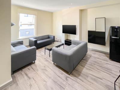City center rooms in 8 bed student property Main Photo