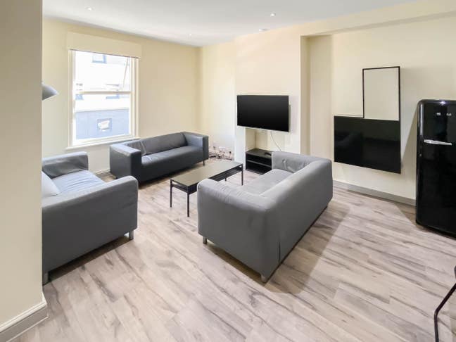 City center rooms in 8 bed student property Main Photo