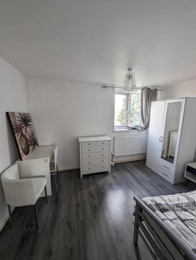 1 double large room to let in shared house Main Photo