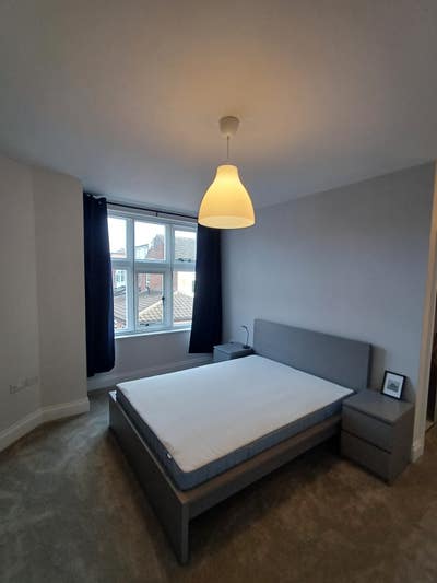 Double en-suite room in Heatons  Main Photo