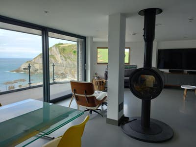 Spacious modern houseshare on Ilfracombe seafront  Main Photo
