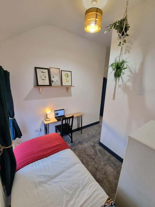 3 Bed det house with parking. Recently refurbished Main Photo