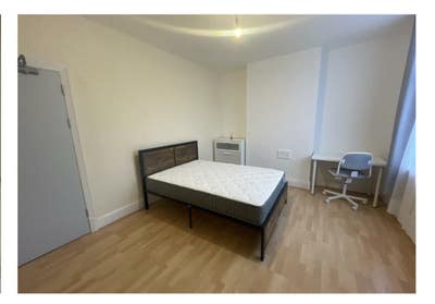 Spacious Rooms Available Evington Road Main Photo