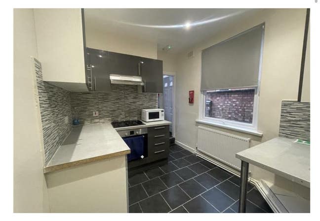 Spacious Rooms Available Evington Road Main Photo