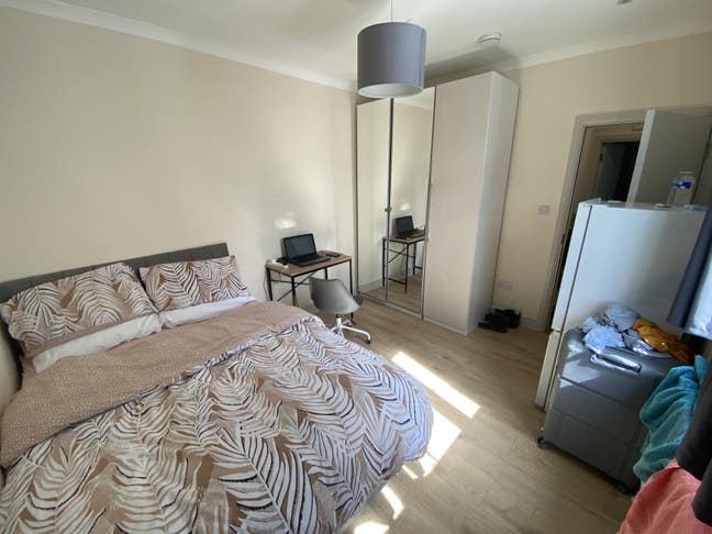 (21B) Double Bedroom To Rent In Isleworth TW7 Main Photo