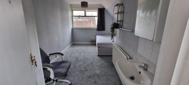 Double room in 2 bed , all bills included inc wifi Main Photo