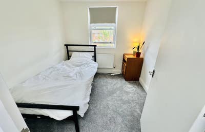 Modern single room in Bromley Main Photo