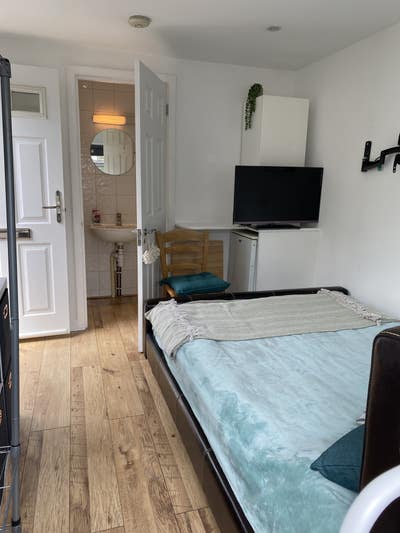 Homely double room with private access Main Photo