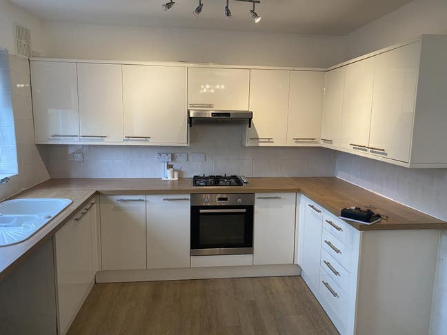 £500 per double room - bills included  Main Photo