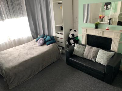 Spacious double room. Close to Central Line.  Main Photo