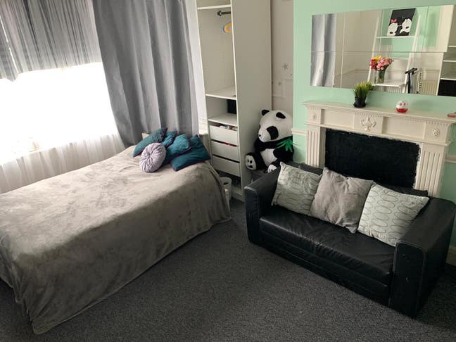 Spacious double room. Close to Central Line.  Main Photo