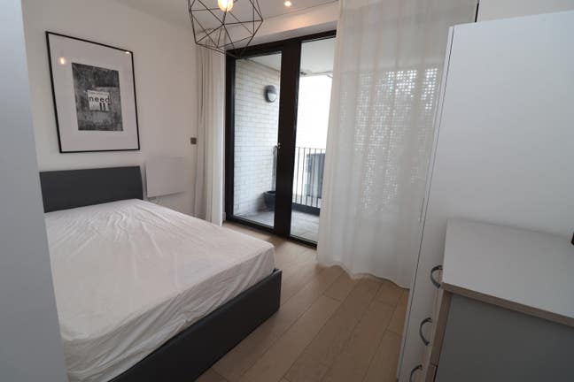 Stunning Double Room With Balcony!! Hoxton! Main Photo