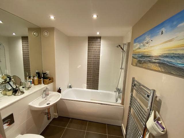 Bright Double Room in Syon Lane Flatshare Main Photo