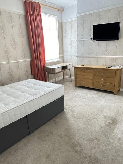 Furnished Double Room inc bills close to city cent Main Photo