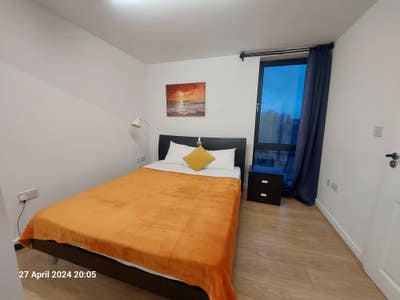 Rooms-Short Walk to Canary Wharf (E14) Main Photo