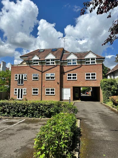 Top floor 2 double bedroom 1 en-suite flat Main Photo