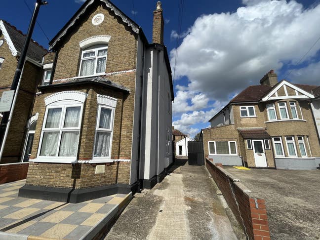 Garden Studio Maisonette close to town centre Main Photo