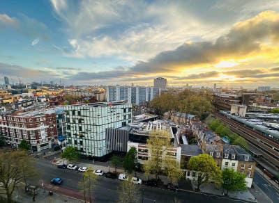 Bright Room Opposite City University  Main Photo