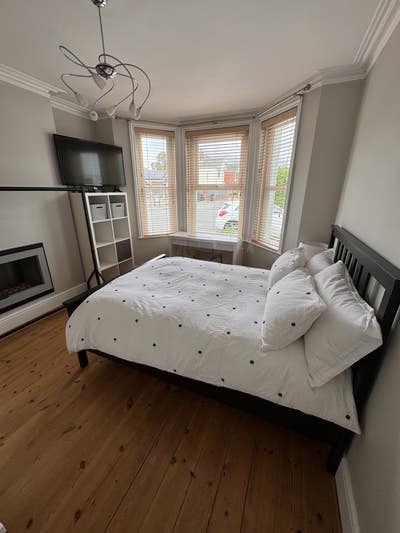 Double room to rent in family home. Main Photo
