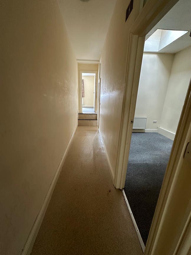 Room next to Dagenham Heathway station  Main Photo