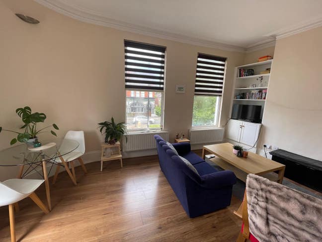 Large Double room in 3bed maisonette Main Photo