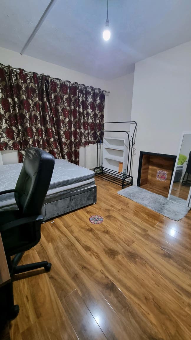 Large Double Rooms in Hounslow- single occupancy.  Main Photo