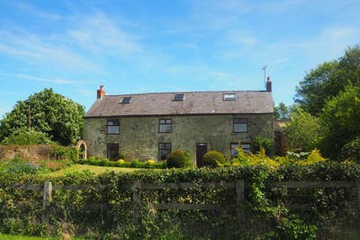 Room Available on Working Farm in Farm House Main Photo