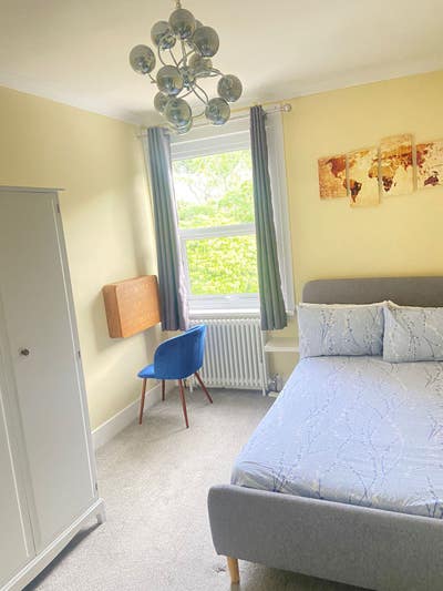 Bright and sunny room, garden view, town centre Main Photo