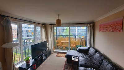 Spacious Double Bed Room, Mile End Main Photo