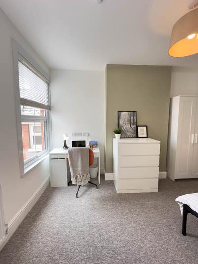 Stylish spacious Room 10min walk from City Centre Main Photo