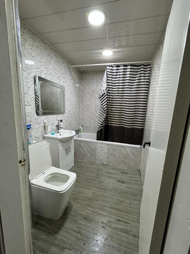 Room available in Paisley Main Photo
