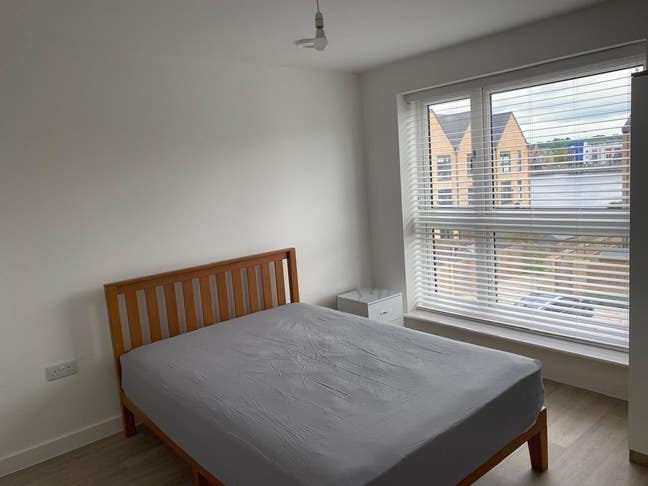 Female roomate -Double bed room  in Chatham Main Photo