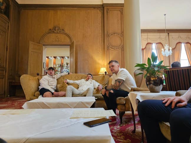 Full time professional looking for a room. Main Photo