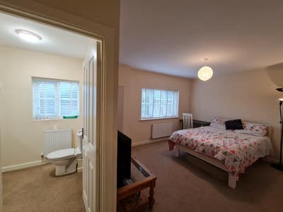 Large Ensuite Double Room Main Photo