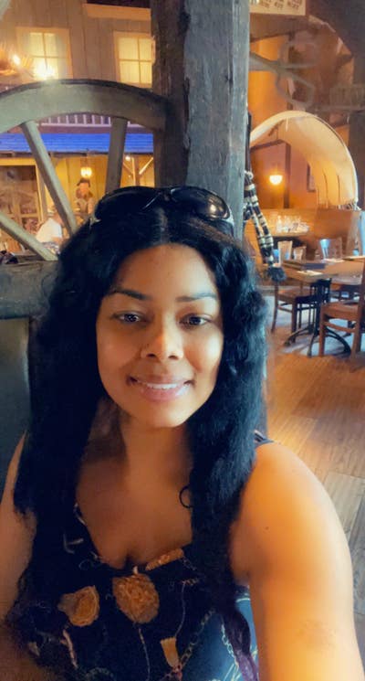 Professional female looking for annex/studio  Main Photo