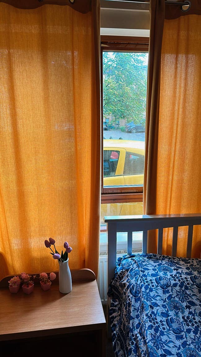 Doubled bedroom with attached bathroom in E14 Main Photo