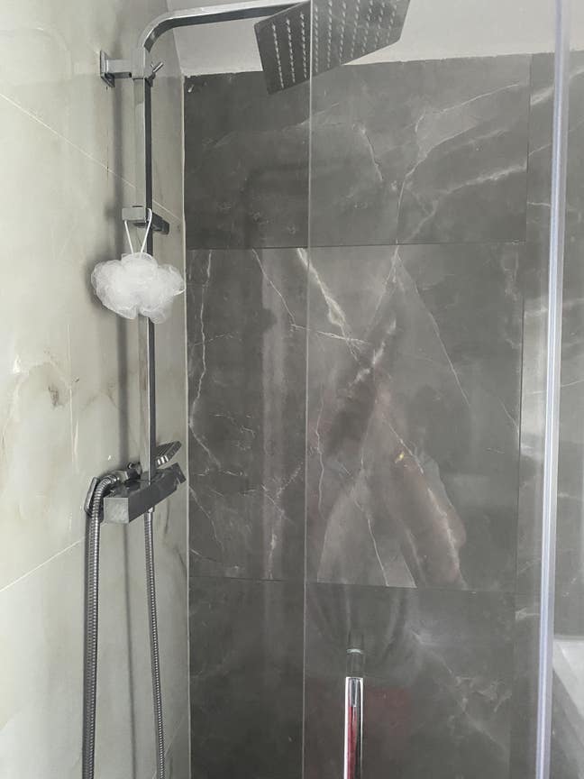 Double room to let in Langley Main Photo
