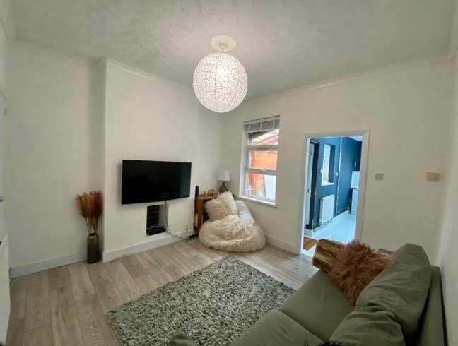 Spacious Double Room - close to city centre Main Photo