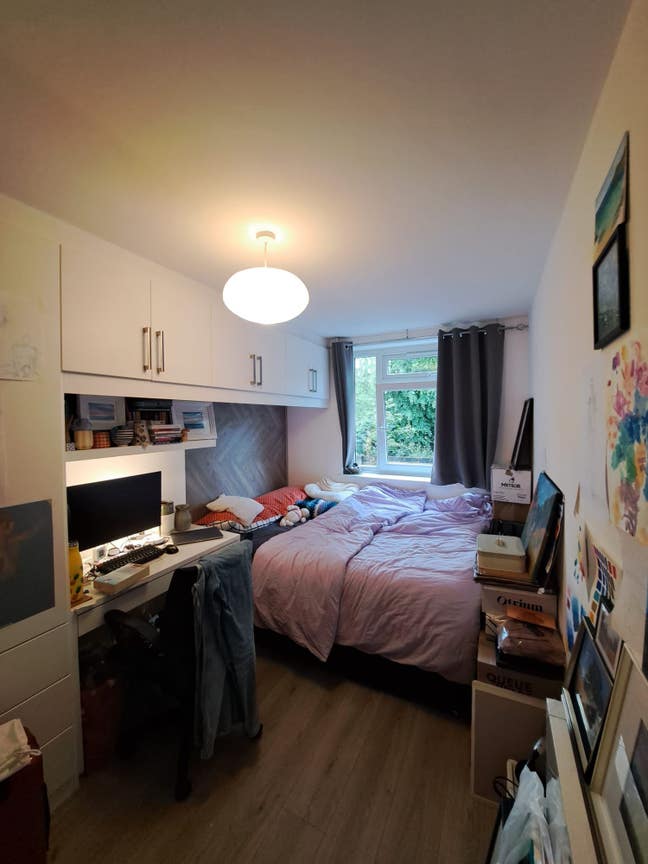 Furnished double bedroom with private bathroom Main Photo