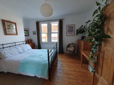 Lovely sunny double in beautiful vegan house Main Photo