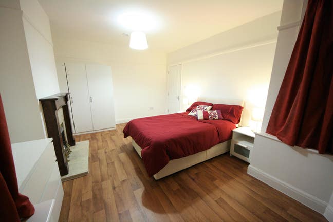 1 Double Room Available 08/12/25 Main Photo