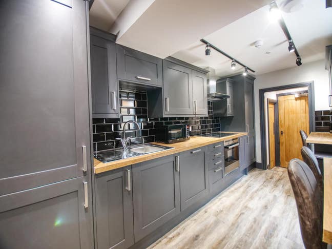 Studio-Style Room, En-Suite, Bills Inc. ✨ Main Photo