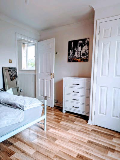 Fully Furnished  Spacious Double Bedroom  Main Photo
