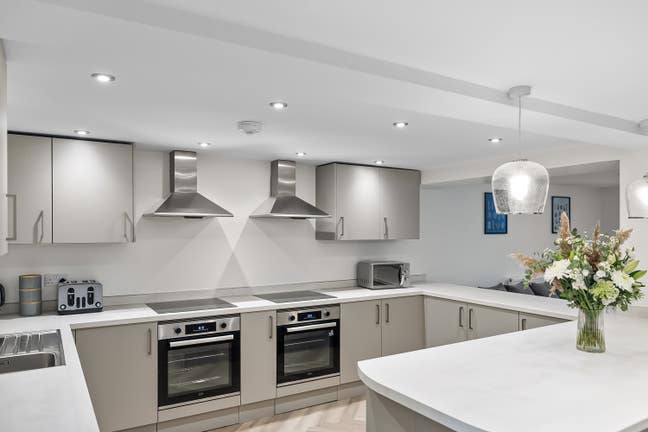 ☀️Top Floor Ensuite Room ☀️ Main Photo