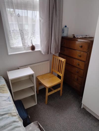 Single & Double Room in Three Bedroom House.  Main Photo