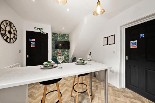 Spacious Groundfloor Single Room Availble in LE10 Main Photo